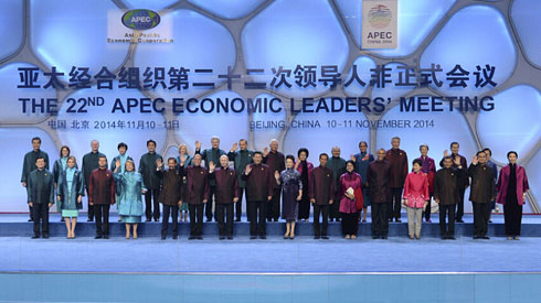 20人集体合影图片