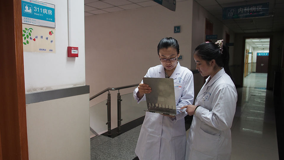 郝佳佳:我爱我的宝马车_民声频道_央视网(cc