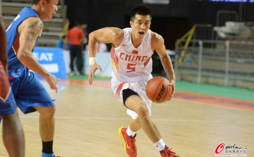 [高清组图]小将表现神勇 中国男篮击败菲律宾