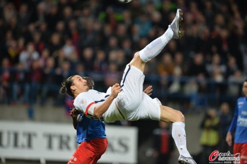 法甲-伊布世界波天使2球 巴黎3-0半程不败领跑