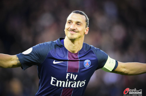 法甲-伊布进2球+造2球完美告别 巴黎4-0胜弱旅