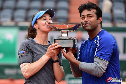 法网混双-辛吉斯\/佩斯逆转夺冠 实现全满贯_体