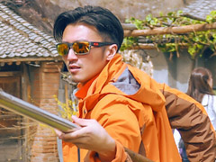 大S拍写真小腿略显粗壮 网友:这次肯定没P图_