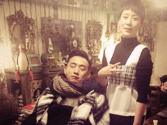  黄磊发烧海清 合影留念_综艺频道_央视网(cc