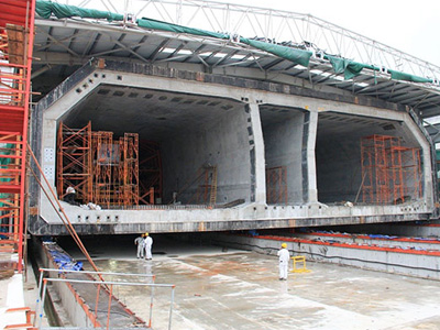 港珠澳大桥海底隧道施工:8万吨海上巨无霸如何