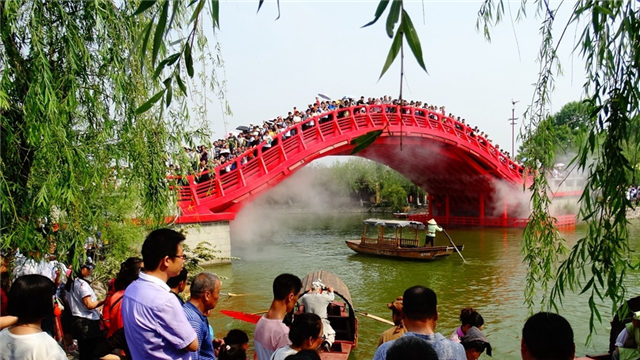 五一假日全国共接待国内游客1.47亿人次 同比