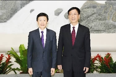 曹建明会见香港廉政公署专员白韫六