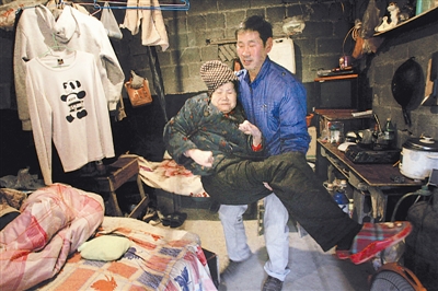 谭学军:背着母亲去打工