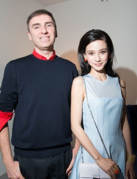 Angelababy亮相巴黎时装周优雅妩媚(图)