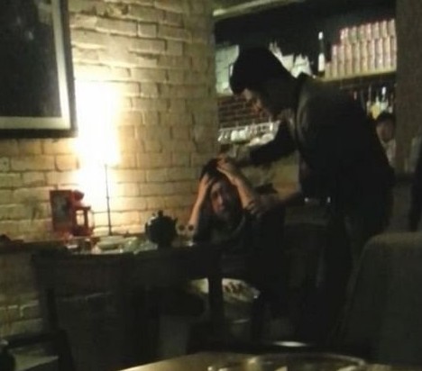 疑似导演于正咖啡厅与人起争执