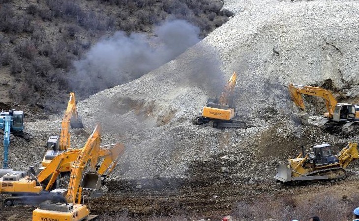 3月29日拍摄的现场搜救画面。资料图 来源:新