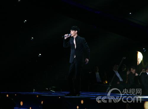 网友盛赞王晰版《无所谓》 评委吐槽乐趣多_青歌赛