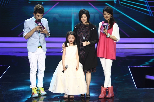 星二代参加《加油!少年派》 <em>何静</em>现身为<em>女儿</em>助