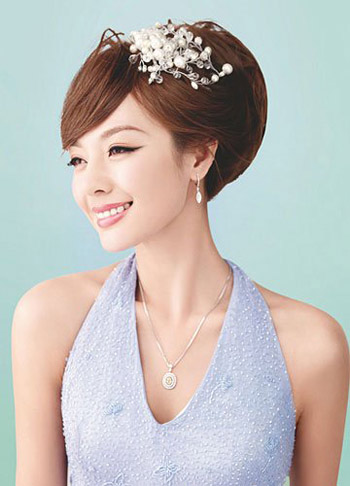 温文尔雅的名媛<em>气质新娘发型</em>_时尚台_央视网