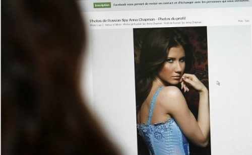 俄称美女间谍查普曼与斯诺登不能在机场结婚