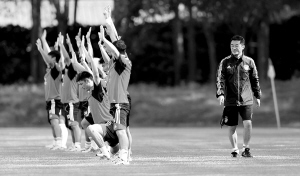 卡马乔悄然离华无人送行 名记质疑足协没礼节