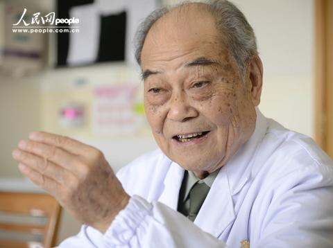 中国工程院院士、南京军区南京总医院副院长、南京大学医学院临床学院教授黎介寿 范钦尧 摄
