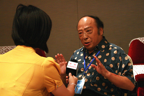 魔术师傅腾龙现场表演读心术揭秘特异功能