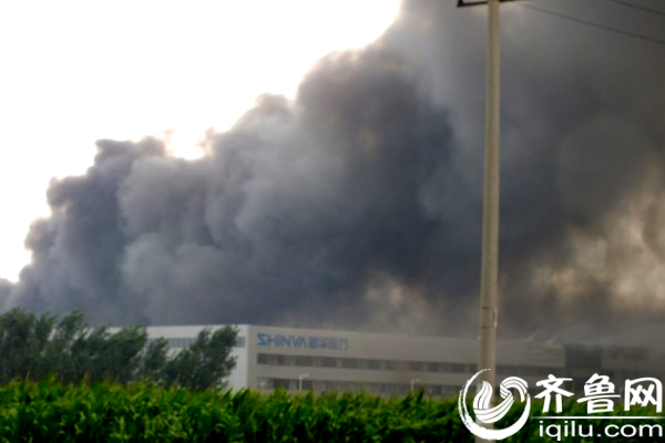山东淄博新华医疗突发大火 现场浓烟滚滚(图)