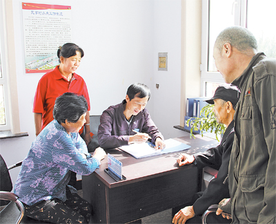 吉林省柳河县柳南乡政府实行公务员民事村办点