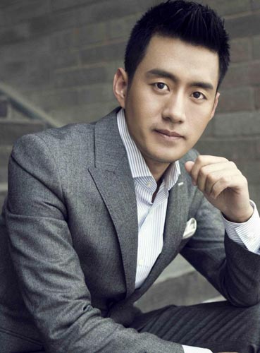 亚视新锐主持人王峰亮相中秋晚会 无缘对话拳