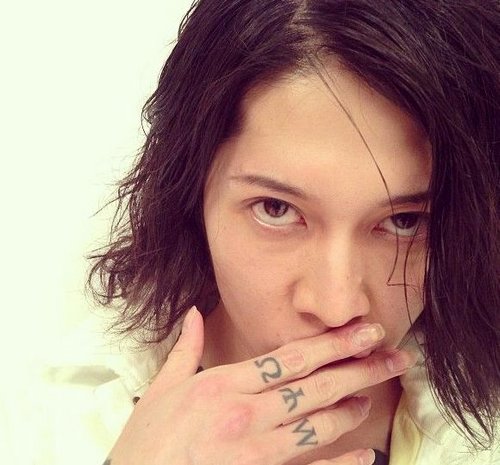 朱莉新片定大反派人选 日本音乐人石原贵雅出