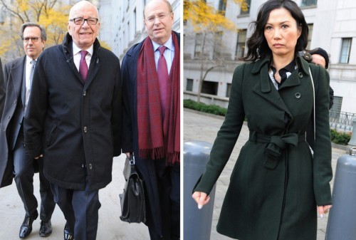 传媒大亨默多克20日在纽约法院与邓文迪达成了友好的离婚协议，为双方结束14年的婚姻扫清了障碍。从法院走出来的邓文迪脸色不太好，而默多克则面有喜色。