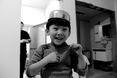 李克强所看望光屁股小孩家迁入新居(图)