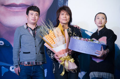 伍佰办新专辑媒体见面会 王心凌空降现场邀歌