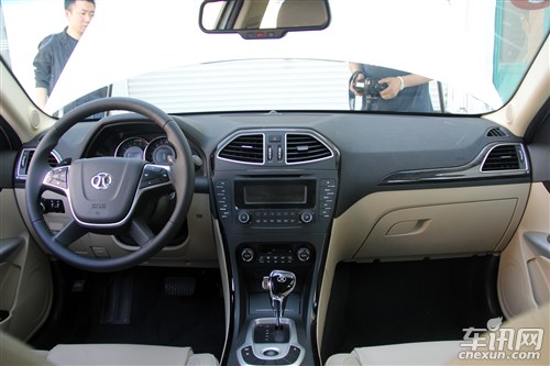 华西村人均收入_央视人均月薪8千(2)