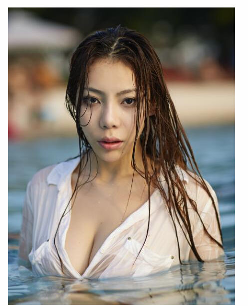 彤 Elise--棕发豪乳 一种直白的暧昧(图)_<em>粤语</em>台