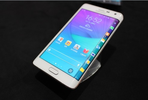 手机侧面也有屏幕 三星Note Edge体验_品鉴频