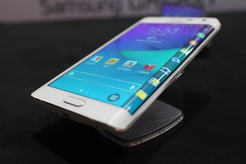 手机侧面也有屏幕 三星Note Edge体验_品鉴频道_央视网(cctv.com)