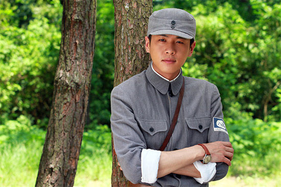 《雪豹坚强岁月》热播 张若昀回应演男一靠拼