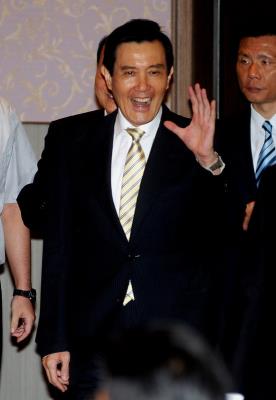 马英九谈服贸卡关:时间不容许我们再拖下去_新