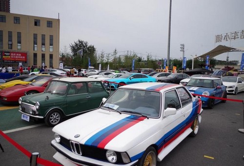 中美携手共同启动“酷车小镇第五届酷车节 炫酷之旅”_汽车_央视网(cctv.com)