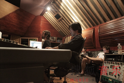 张洪量复出发声 赴纽约Chung King录音照曝光