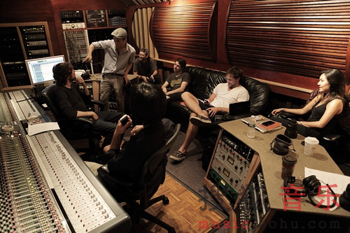 张洪量复出发声 赴纽约Chung King录音照曝光