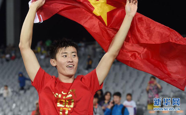 Chino Xue Changrui gana el oro en sálto de pértiga