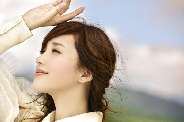 金莎《想听听你说谎》MV将播 垦丁谱写爱情故