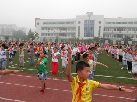 2000年人均工资_2018年人均体育消费