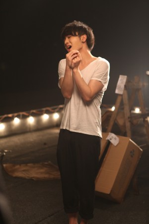 宇《卡西莫多的礼物》首播 李昕芸任女主角_综