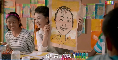 央视播出关爱艾滋病患者公益广告_广告频道_