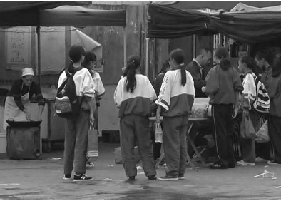 云南临沧:神秘大姐大强迫<em>女生</em>集体卖淫(图)_粤