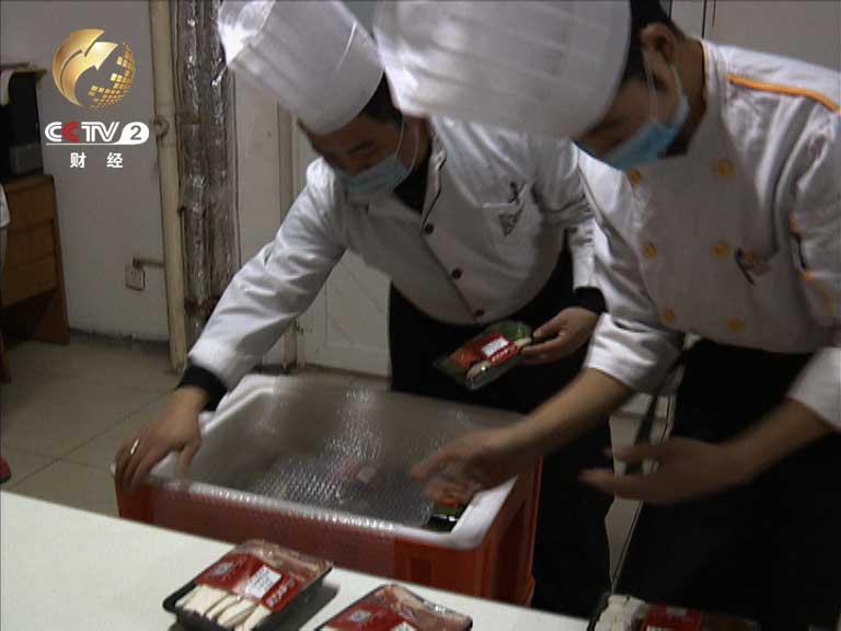 供应商会把食材配送到厨房 经过加工以后 再由公司物流车配送到自提点