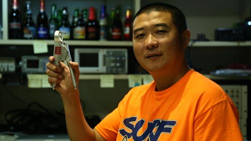 《发明梦工场》发明项目:单手自适应开瓶器_科