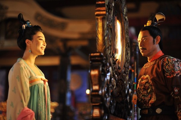 范冰冰感叹武媚娘操碎心:<em>头发</em>白了300<em>根</em>_综