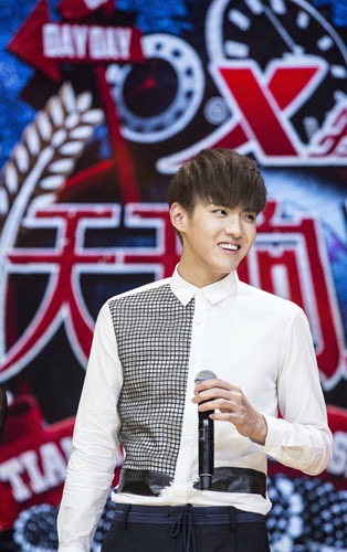 吴亦凡带病录制《天天向上》 职业精神获赞(图