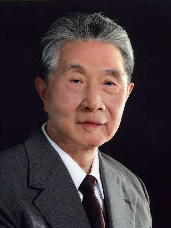 图为我国第三代主战坦克总设计师祝榆生