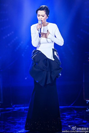 谭维维将《开门见山》战《歌手》 释放摇滚能